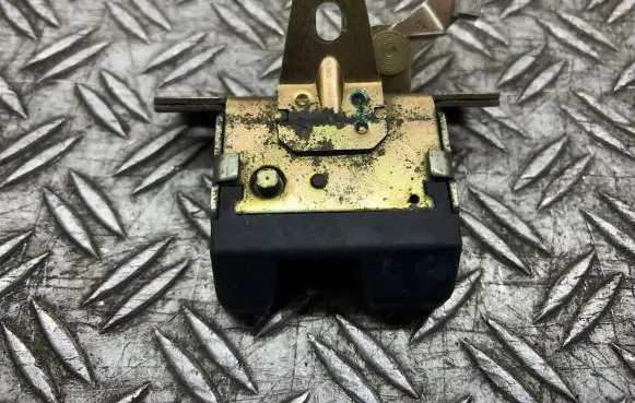 Opel Astra G Tailgate/trunk/boot lock/catch/latch 09130569