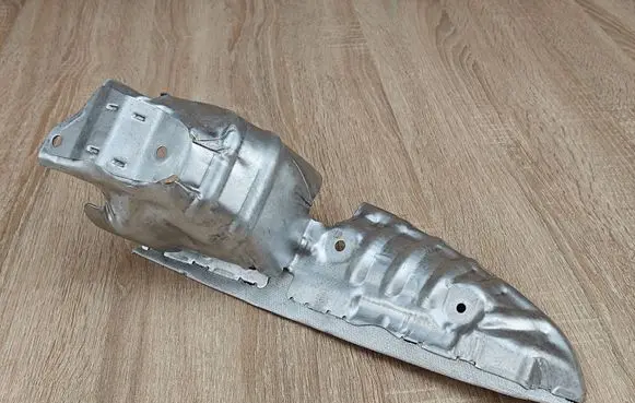 BMW 4 G22 G23 G24 G26 Heat shield in engine bay 8585811