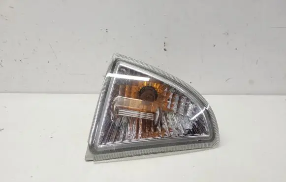 Toyota Prius c Front indicator light 8151052040
