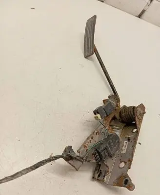 Ford Ranger Accelerator throttle pedal CB0541AC0