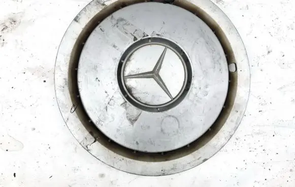 Mercedes-Benz E W124 R15 wheel hub/cap/trim 1244010424