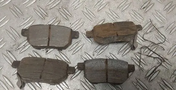 Toyota Prius (XW50) Brake pads (rear) 