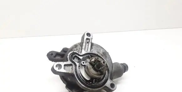 Volvo V70 Vacuum pump 30731825