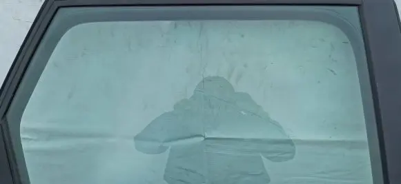 Volvo V50 Rear door window glass Melyna