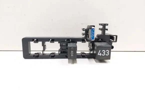 Volkswagen PASSAT B6 Relay mounting block 1K1937503