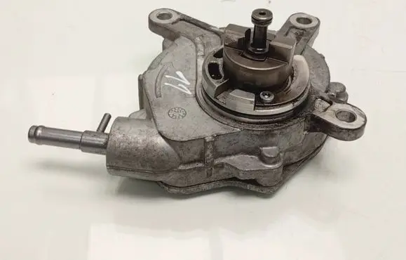 Toyota RAV 4 (XA30) Vacuum pump 27110683