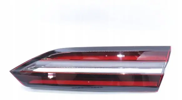 Tailgate rear/tail lights