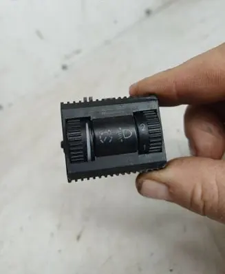 Headlight level height control switch