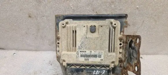 Opel Zafira B Engine control unit/module 0281011913 55556262 1039S12972
