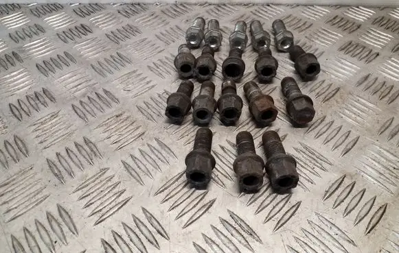 Audi A4 S4 B5 8D Nuts/bolts 