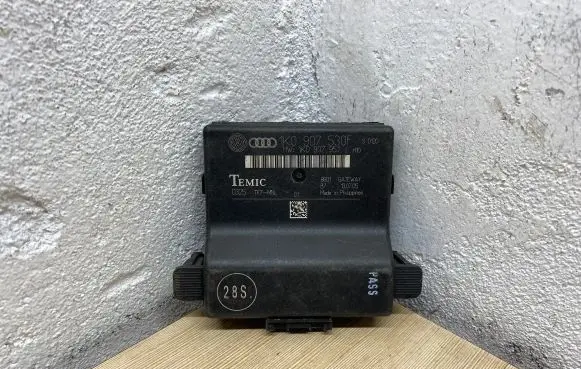 Audi A3 S3 8P Gateway control module 1K0907951A 1K0907530F