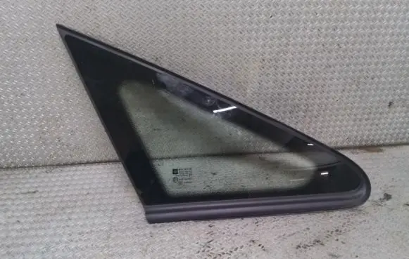 Opel Zafira B Front triangle window/glass 