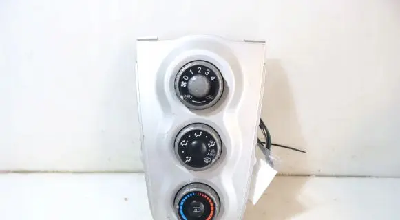 Toyota Yaris Interior fan control switch 