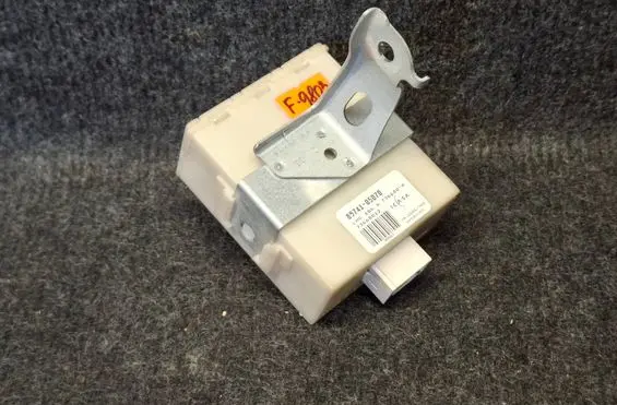 Toyota Avensis T250 Door control unit/module 8974105070 73668012 736680A