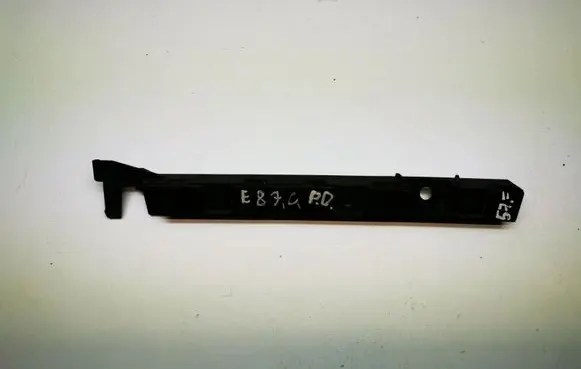 BMW 1 E82 E88 Fender mounting bracket 7118160 51777118160