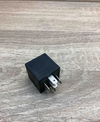Volkswagen Golf III Other relay 191955531 72WV006