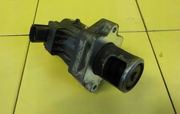 Alfa Romeo Giulietta Oil filter mounting bracket 55274455
