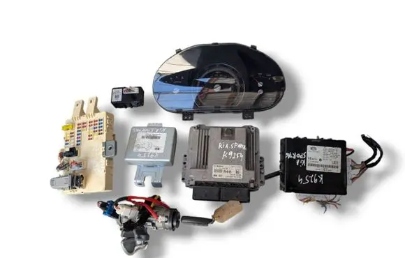 KIA Sportage Engine ECU kit and lock set 0281031888 39140-2A400