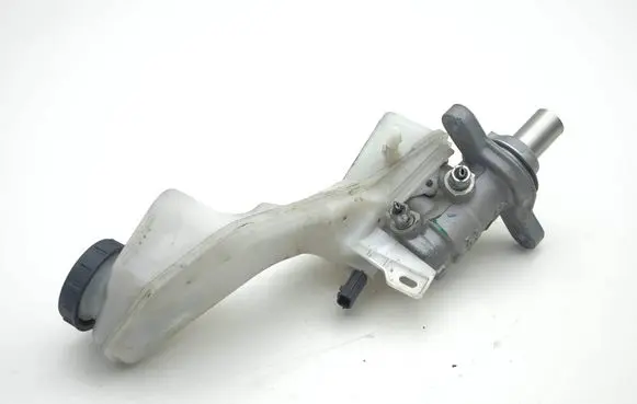 Nissan Qashqai Master brake cylinder 0204796652