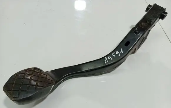 Volkswagen PASSAT B5.5 Brake pedal 
