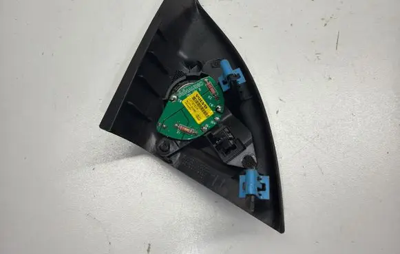 Front door high frequency speaker