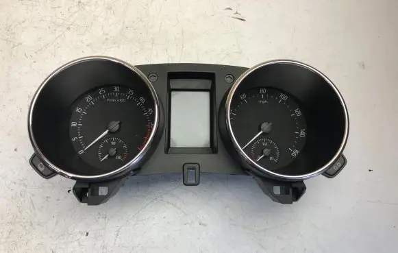Skoda Yeti (5L) Speedometer (instrument cluster) 5L0920940K