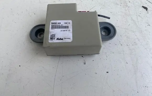 BMW 5 F10 F11 Aerial antenna amplifier 693502401