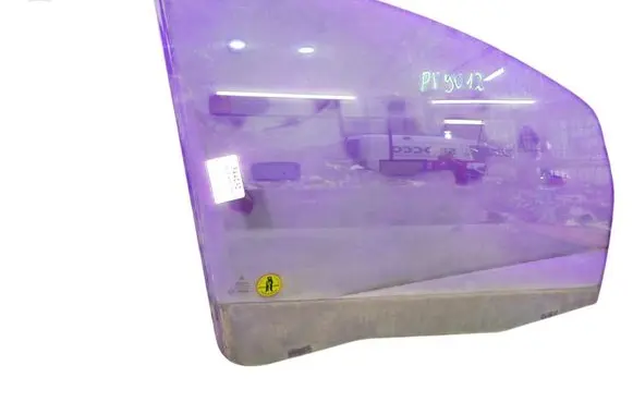 Mitsubishi Colt Front door window glass four-door 