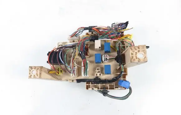 Suzuki Swift I Central body control module 3677072KB1