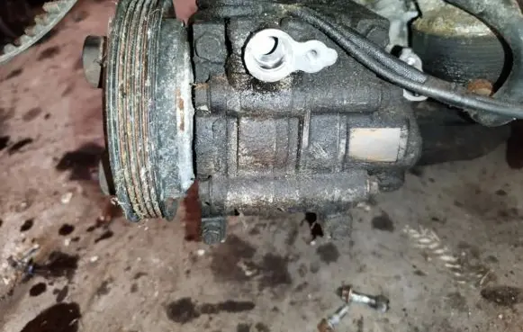 Mazda Xedos 9 Air conditioning (A/C) compressor (pump) E2000376