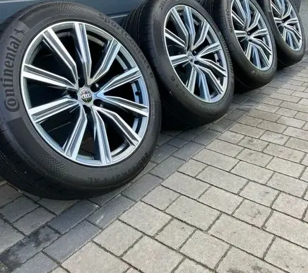Audi Q8 R21 alloy rim 4M8601025DL