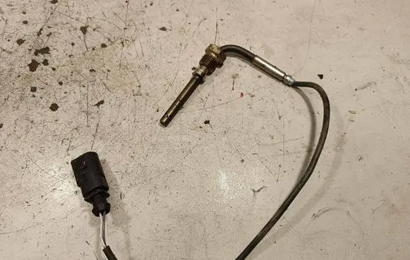 Audi Q7 4M Exhaust gas temperature sensor 1J0973802
