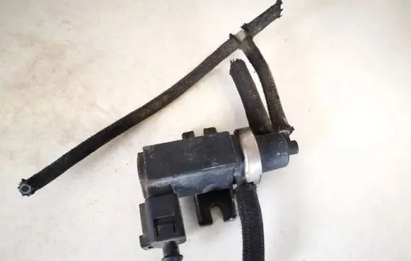 Skoda Octavia Mk1 (1U) Turbo solenoid valve 1j0906627