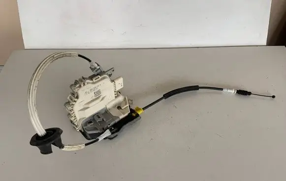 Audi Q5 SQ5 8R Rear door lock 8K0839016D