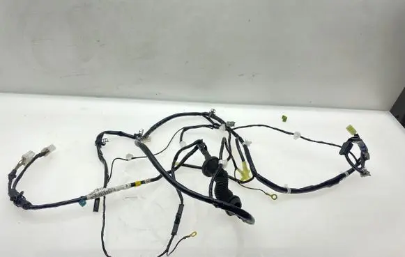 Subaru Legacy Tailgate/trunk wiring harness 61812AG110