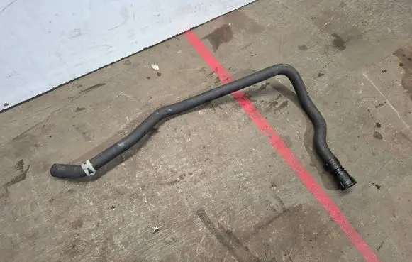 Engine coolant pipe/hose