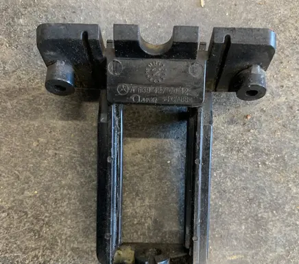 Mercedes-Benz Vito Viano W639 Hand brake release handle A6394270012