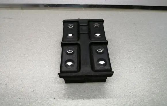 BMW 5 E34 Electric window control switch 1379075