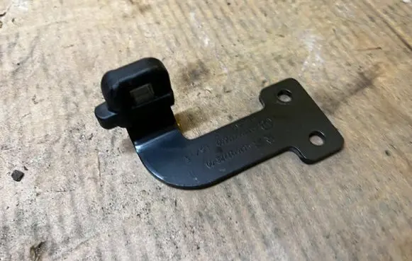 Peugeot 508 RXH Parcel shelf load cover mount bracket 96701277ZE