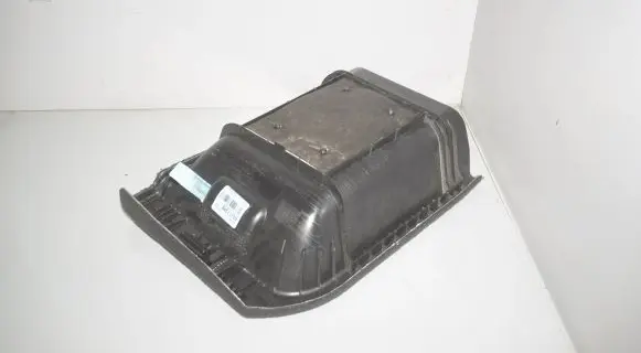 Trunk/boot lower side trim panel