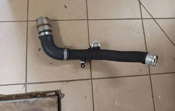 Intercooler hose/pipe