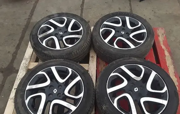 Renault Captur R17 alloy rim 