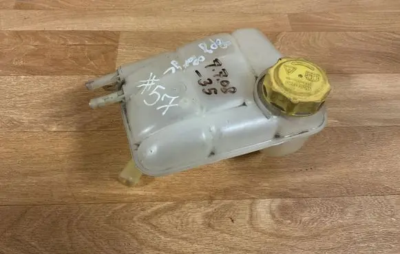 Ford Focus Coolant expansion tank/reservoir 98AB8K218BH