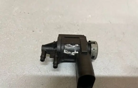Audi A4 S4 B6 8E 8H Turbo solenoid valve 1J0906283C