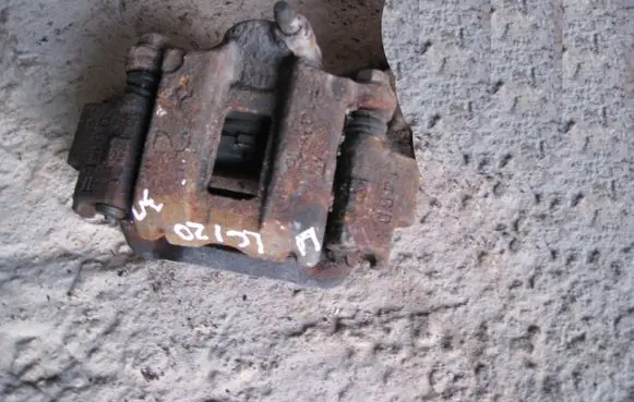 Toyota Land Cruiser (J120) Rear brake caliper 4773034030