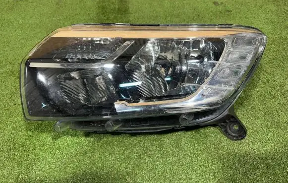 Dacia Sandero Headlight/headlamp 260605665R