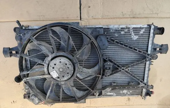 Opel Zafira A Coolant radiator 09157937 0130303246 24431828