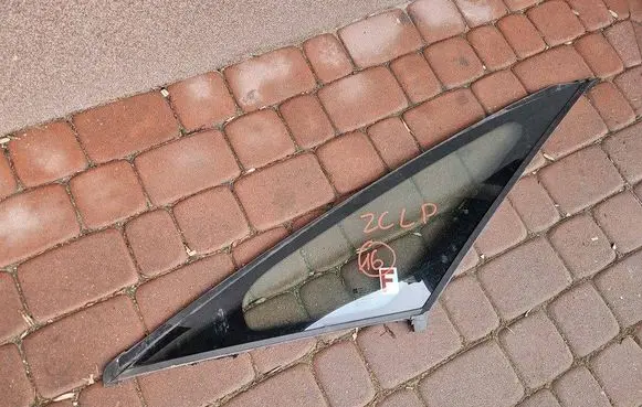Opel Zafira C Front door vent window glass four-door 