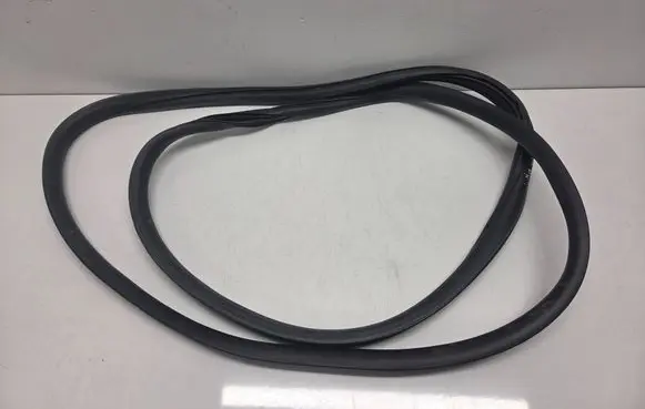 Peugeot Partner III Front door rubber seal 9818018380