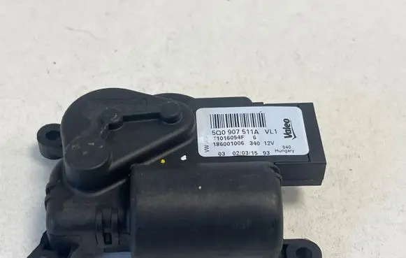 Volkswagen PASSAT B8 Air flap motor/actuator 5Q0907511A